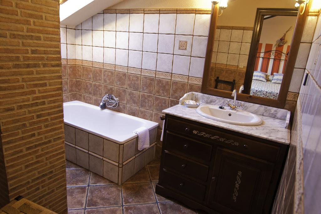 Posada Real La Montanesa Corrales De Buelna Room photo