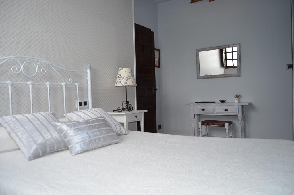Posada Real La Montanesa Corrales De Buelna Room photo